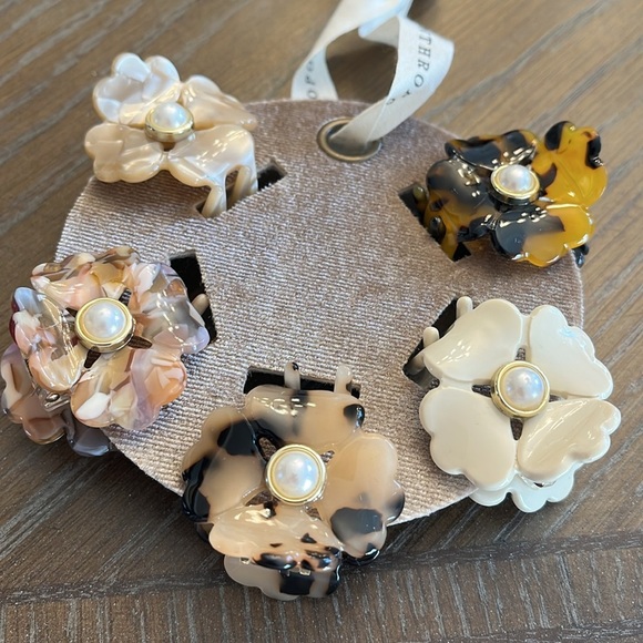 Anthropologie Tortoise Shell Flower Hair Clips Set - Picture 2 of 3